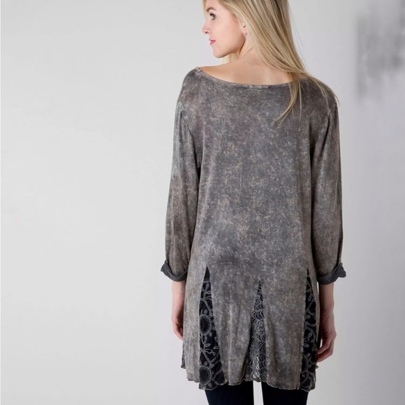 Gimmicks by Buckle tunic top - Picture 2 of 16